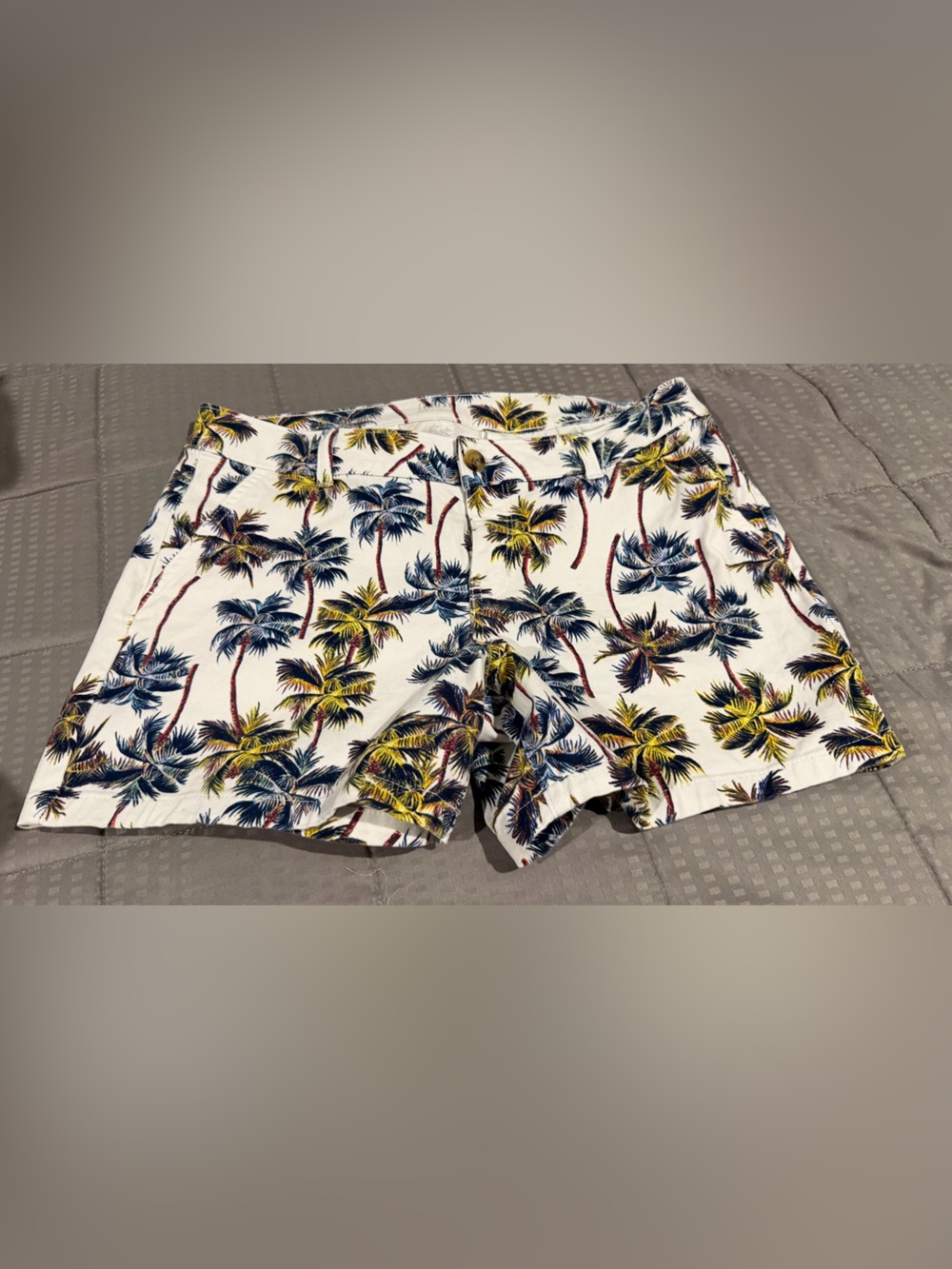 Women’s White Palm Print Casual Shorts
